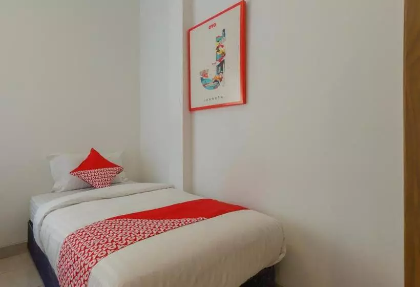 هتل Oyo 866 Idola Residence