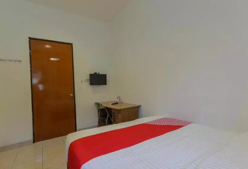 هتل Oyo 866 Idola Residence