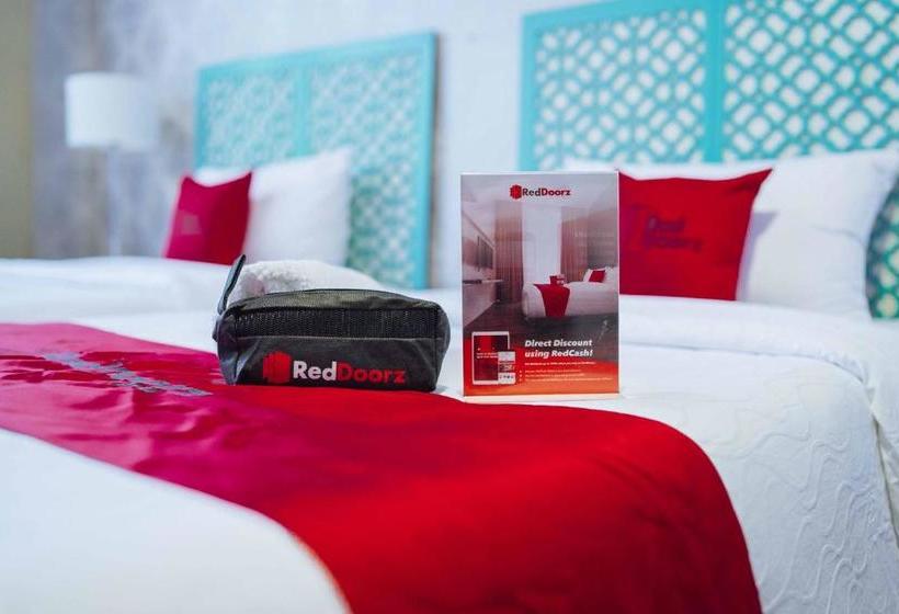 בית מלון כפרי Reddoorz Plus @ Aguirre Ave Bf Homes