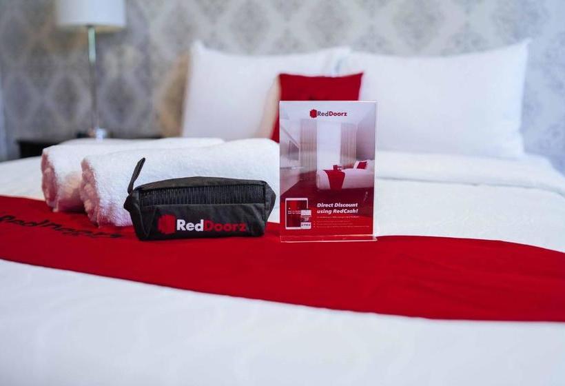 בית מלון כפרי Reddoorz Plus @ Aguirre Ave Bf Homes