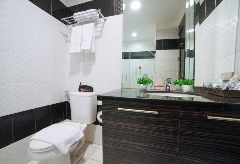 בית מלון כפרי Reddoorz Plus @ Aguirre Ave Bf Homes