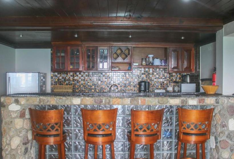 پانسیون Afibaviewbeachfrontproperty