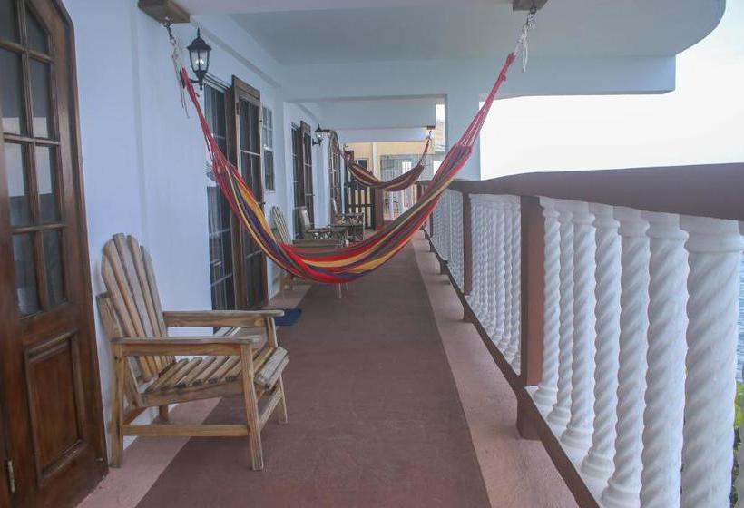 پانسیون Afibaviewbeachfrontproperty