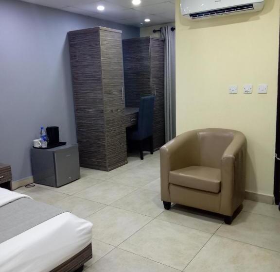 تختخواب و صبحانه The Cate House