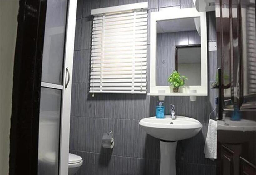 تختخواب و صبحانه The Cate House