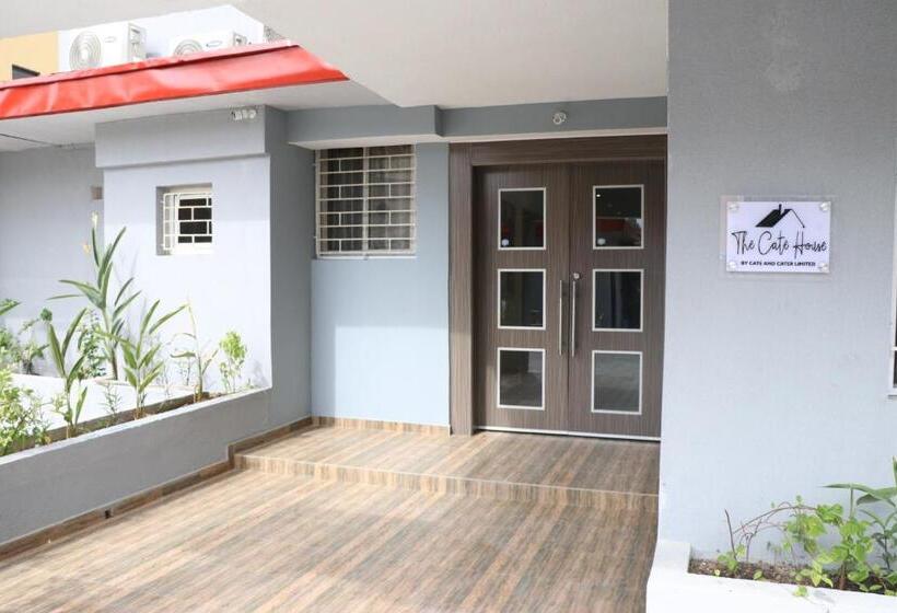 تختخواب و صبحانه The Cate House