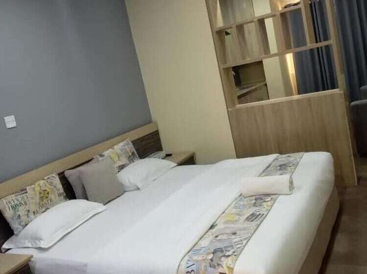 تختخواب و صبحانه The Cate House