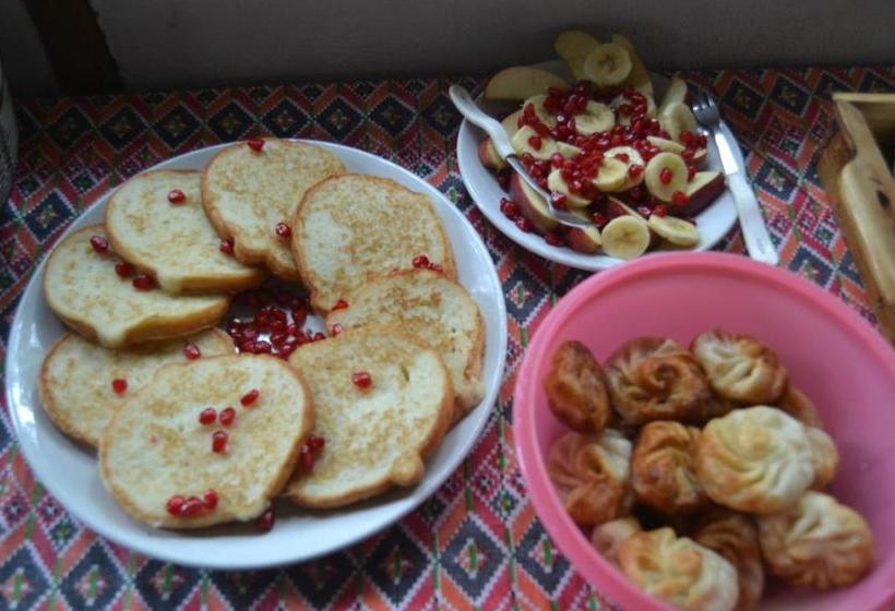 تختخواب و صبحانه The Gingko Eyrie