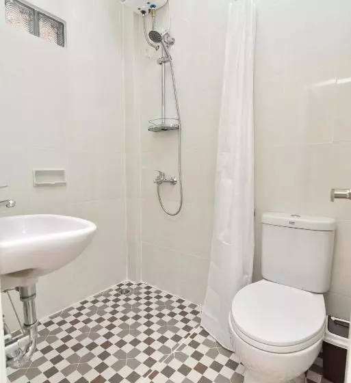 Majatalo Reddoorz Plus Near Jalan Imam Bonjol Denpasar