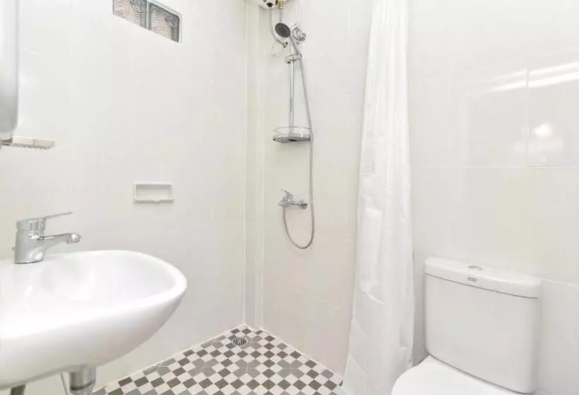 Majatalo Reddoorz Plus Near Jalan Imam Bonjol Denpasar