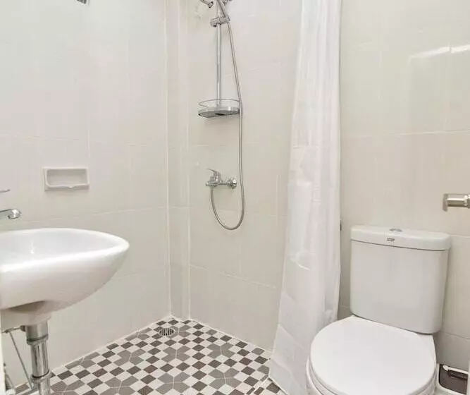 Majatalo Reddoorz Plus Near Jalan Imam Bonjol Denpasar