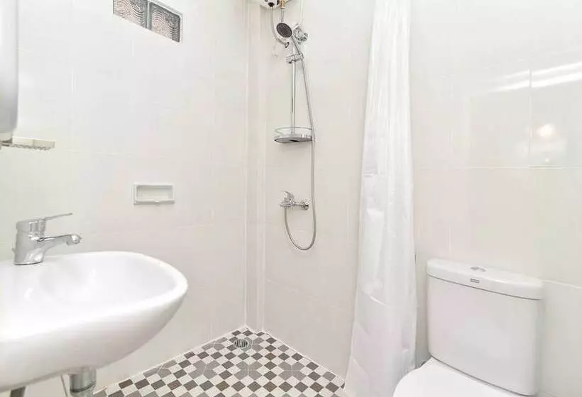 Majatalo Reddoorz Plus Near Jalan Imam Bonjol Denpasar