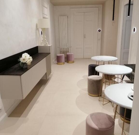 تختخواب و صبحانه Bari 102