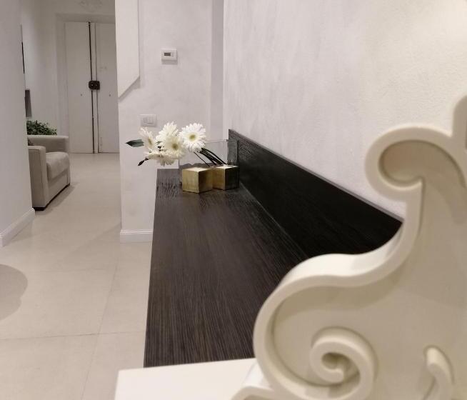 تختخواب و صبحانه Bari 102