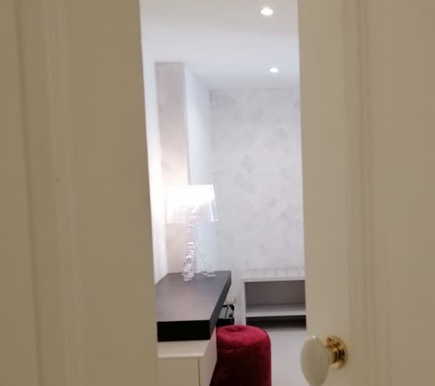 تختخواب و صبحانه Bari 102