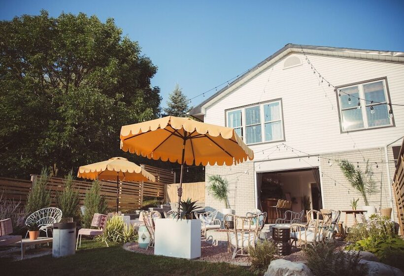 The June Motel, Prince Edward County