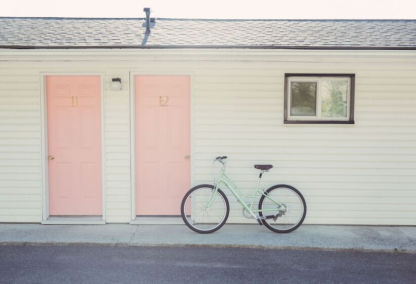 The June Motel, Prince Edward County