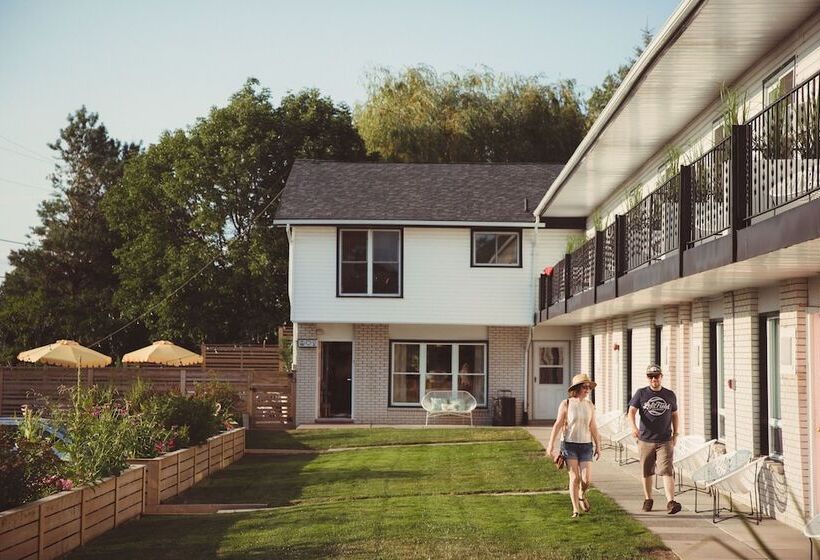 The June Motel, Prince Edward County