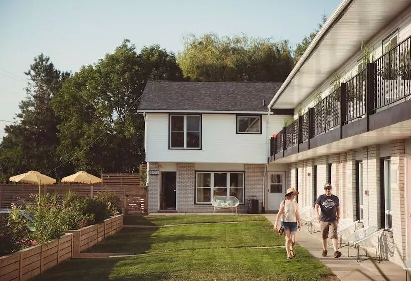 The June Motel, Prince Edward County