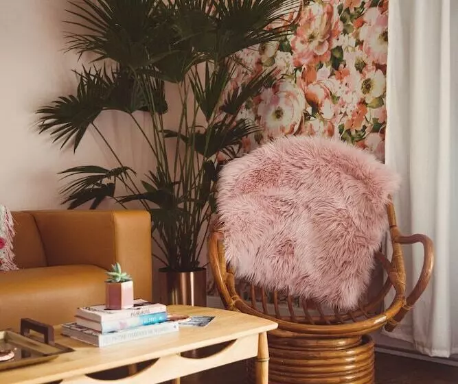 The June Motel, Prince Edward County