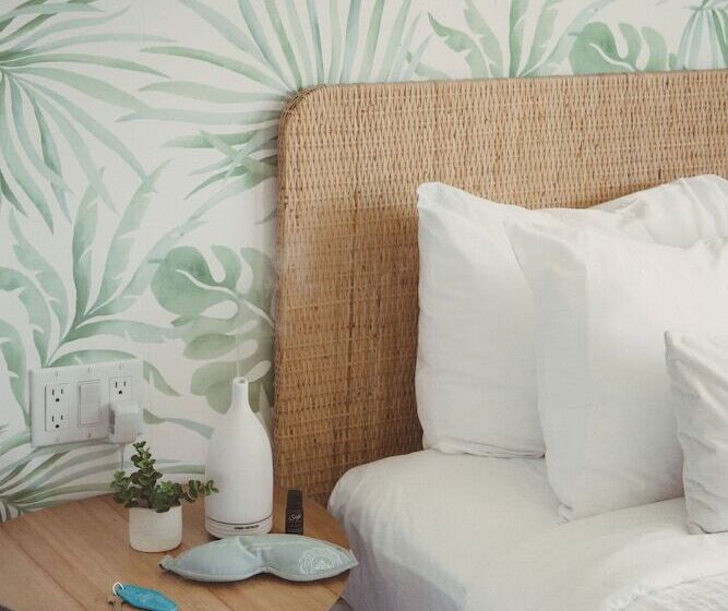 The June Motel, Prince Edward County