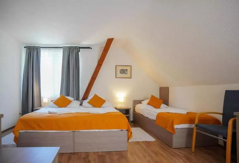 ホテル Szalajka Fogadó és étterem