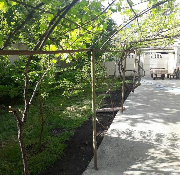 پانسیون Vardzia