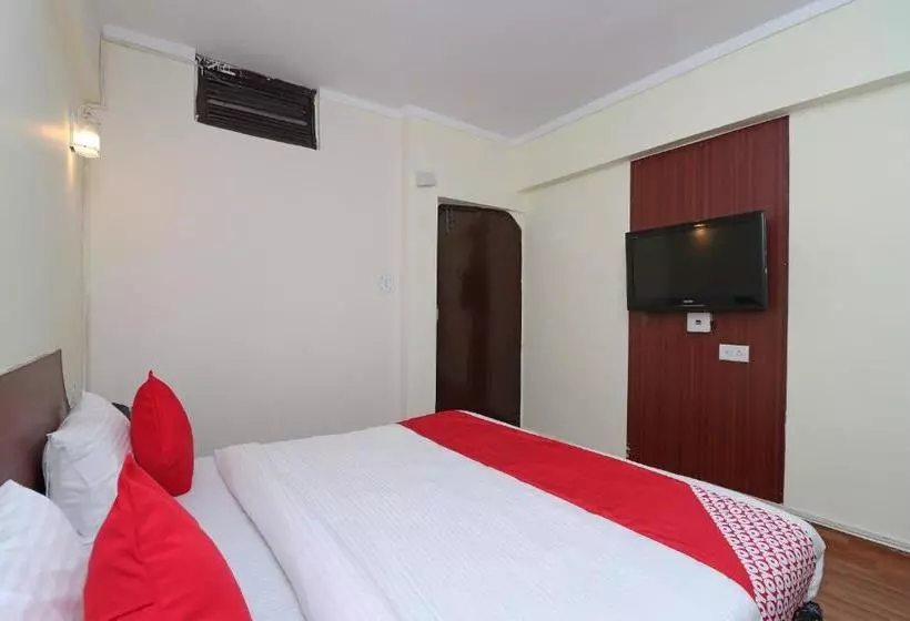 Hotelli Treebo Kosmos Anamika, 1 Km From Nainital Lake