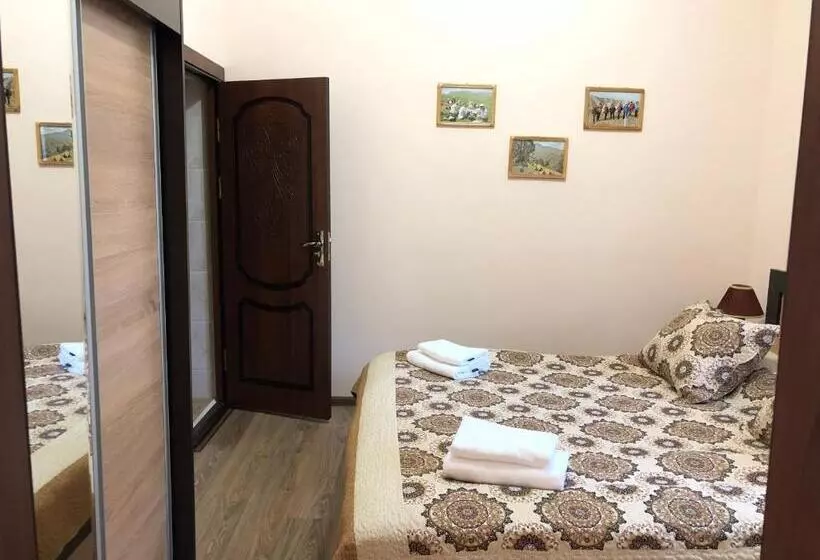 Majatalo Saroy Guest House