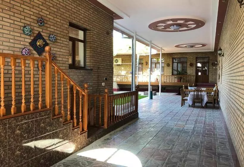 Majatalo Saroy Guest House