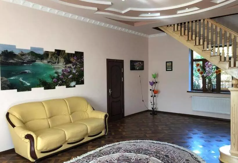 Majatalo Saroy Guest House