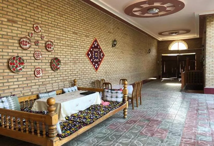 Majatalo Saroy Guest House