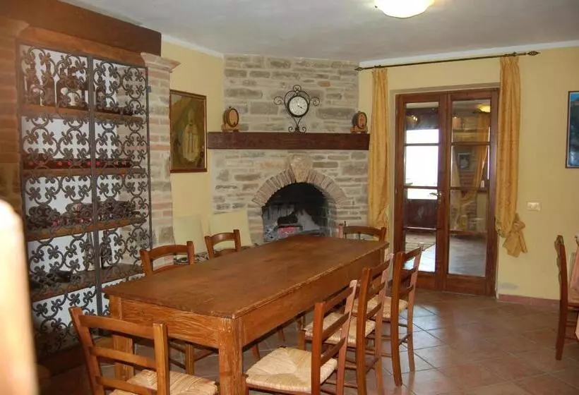 هتل Agriturismo Countryhouse Le Giare