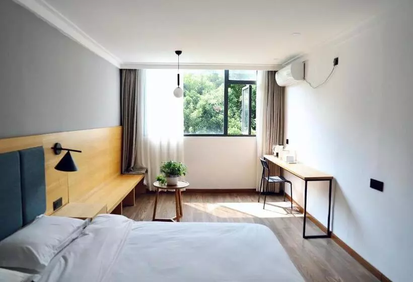 هتل Guilin Travel Light Hostel