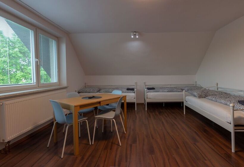 Majatalo Penzion Moon