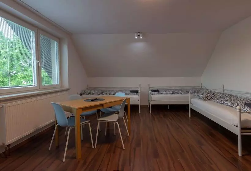 Majatalo Penzion Moon