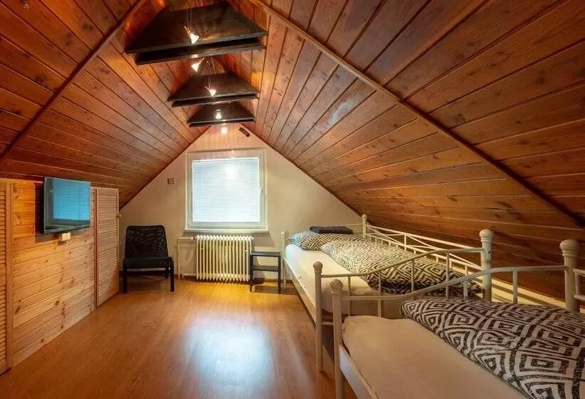 Majatalo Penzion Moon