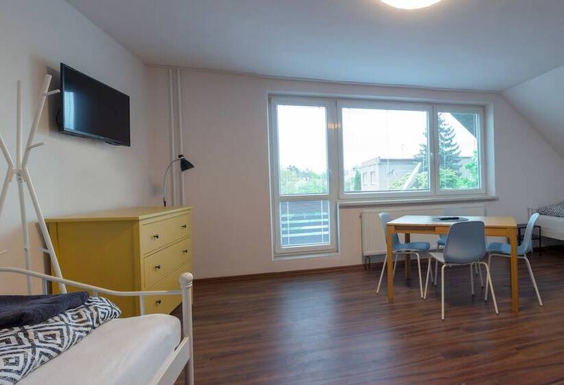 Majatalo Penzion Moon