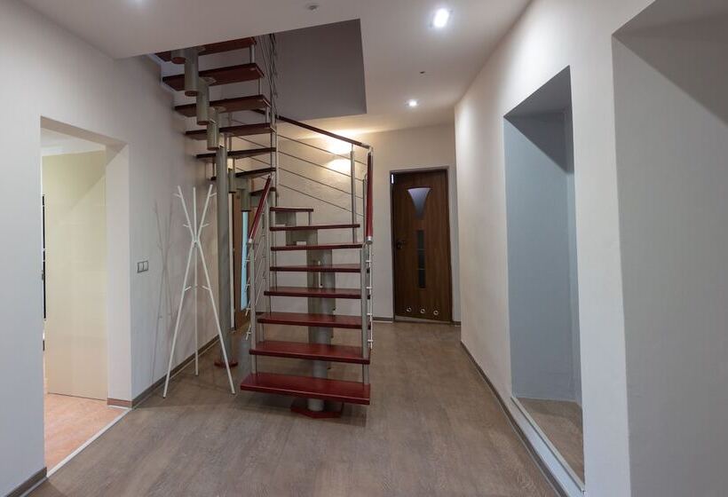 Majatalo Penzion Moon