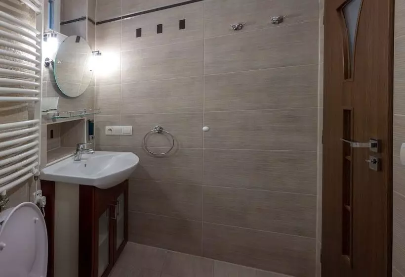 Majatalo Penzion Moon