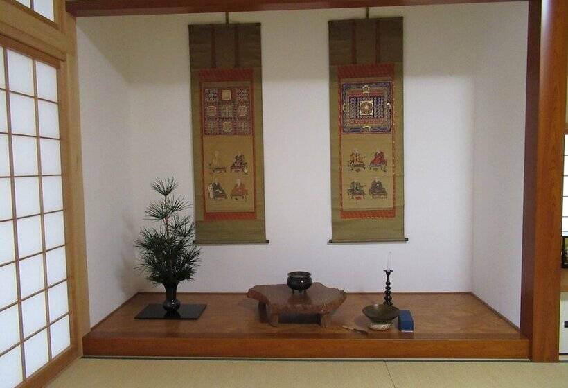 Bed and Breakfast Aki Kokubunji Shukubou