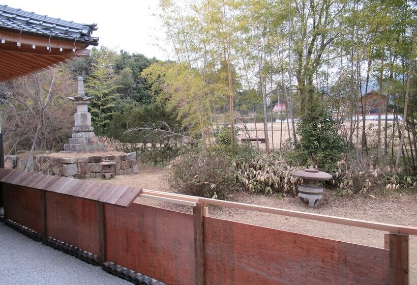 Bed and Breakfast Aki Kokubunji Shukubou