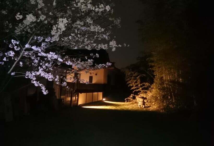 Bed and Breakfast Aki Kokubunji Shukubou