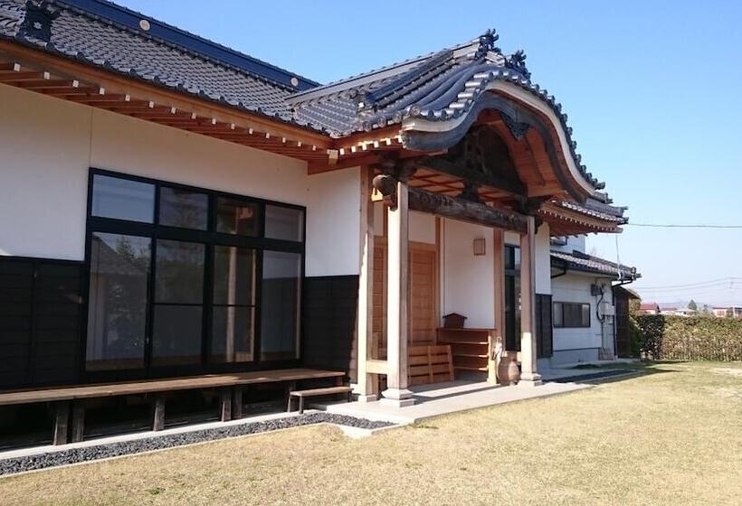 Bed and Breakfast Aki Kokubunji Shukubou