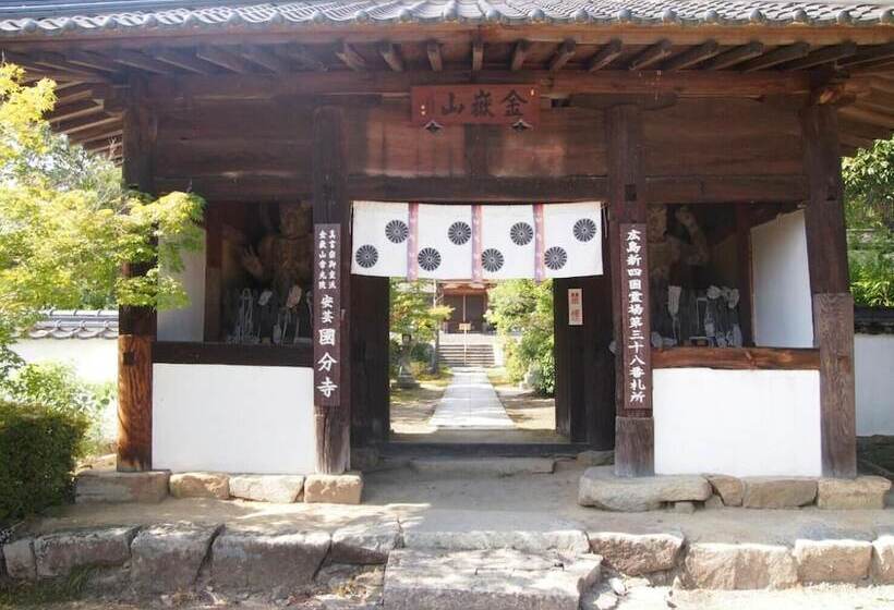 Bed and Breakfast Aki Kokubunji Shukubou