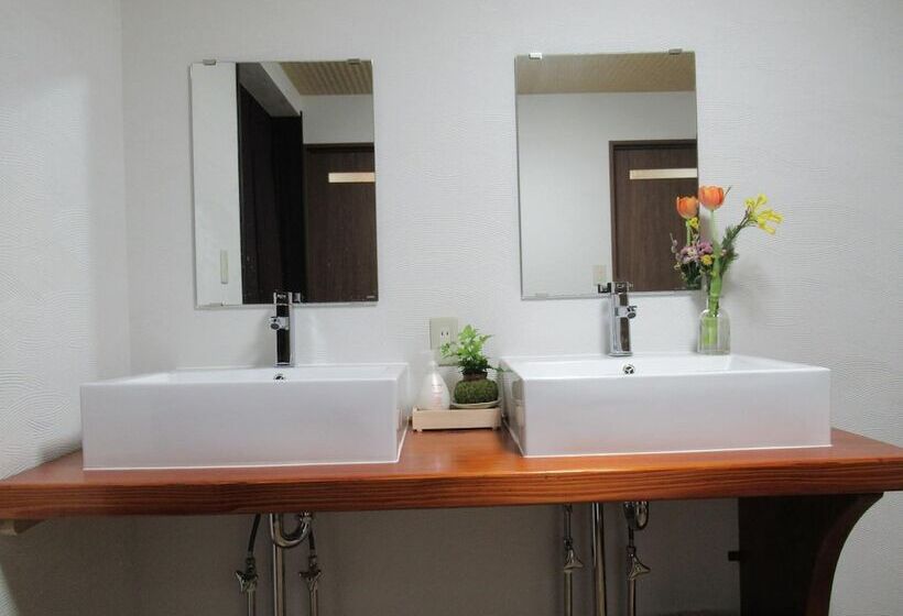 Bed and Breakfast Aki Kokubunji Shukubou