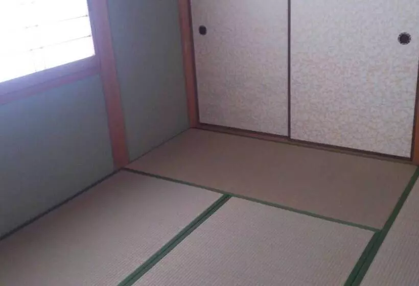 Aamiaismajoitus (B&B) Guesthouse Izuru