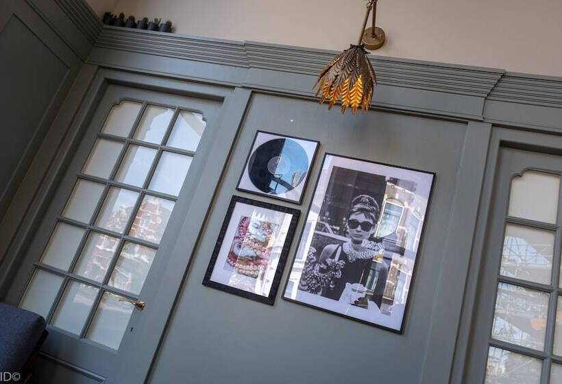 Finch Boutique Hotel, Downtown