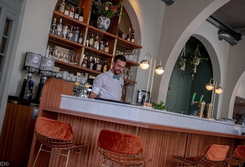 Finch Boutique Hotel, Downtown