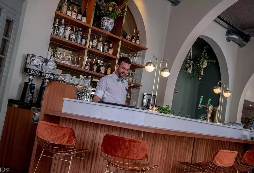 Finch Boutique Hotel, Downtown